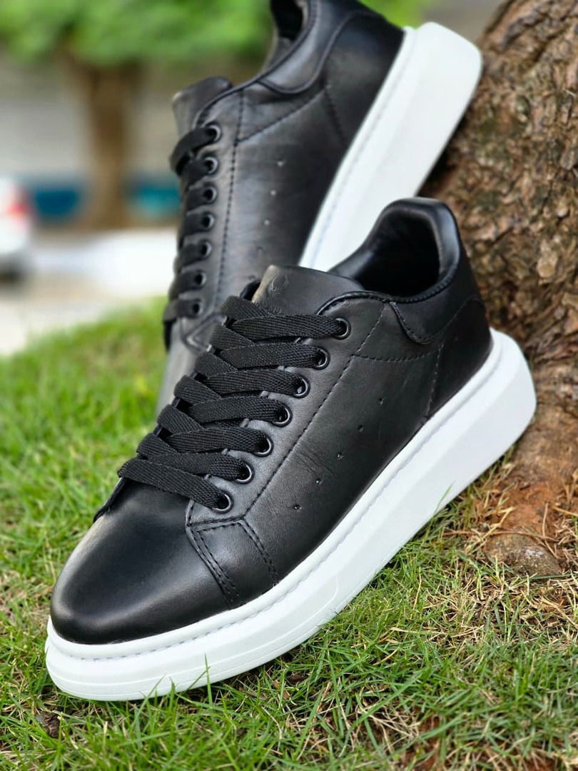 Sneakers Avero - Preto Sola Branco